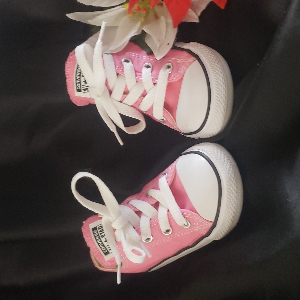 Pink Converse sneakers size 8 NWOT